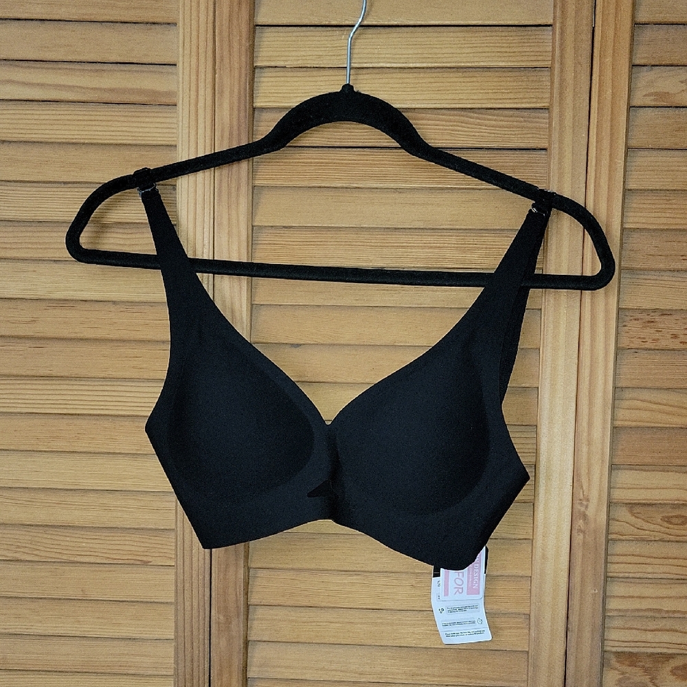 BOUFOR Seamless Wireless Adjustable Straps/Clear Straps Bra Black Size Small NWT